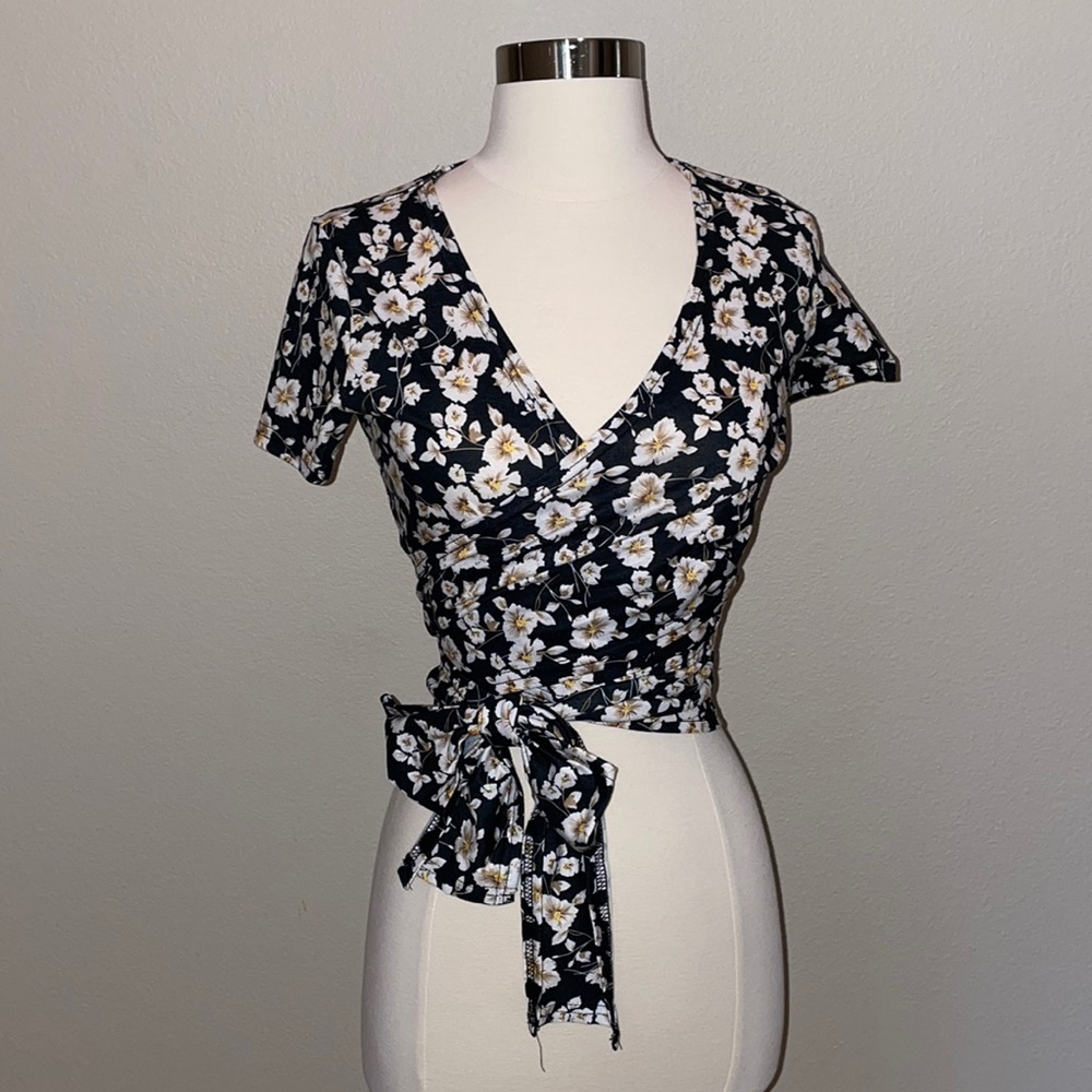 Black with white flower tie up crop top